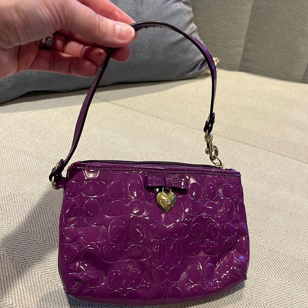Coach large purple patent leather wristlet. So cute!! - Picture 2 of 3
